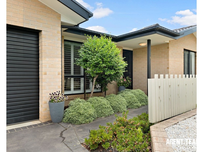 8 Fairlight Street, Dunlop ACT 2615