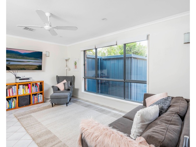 50 Evelyn Owen Crescent, Dunlop ACT 2615