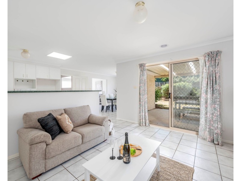 13 Dacomb Court, Dunlop ACT 2615