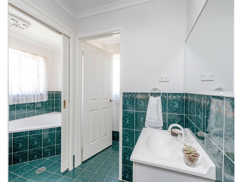 13 Dacomb Court, Dunlop ACT 2615