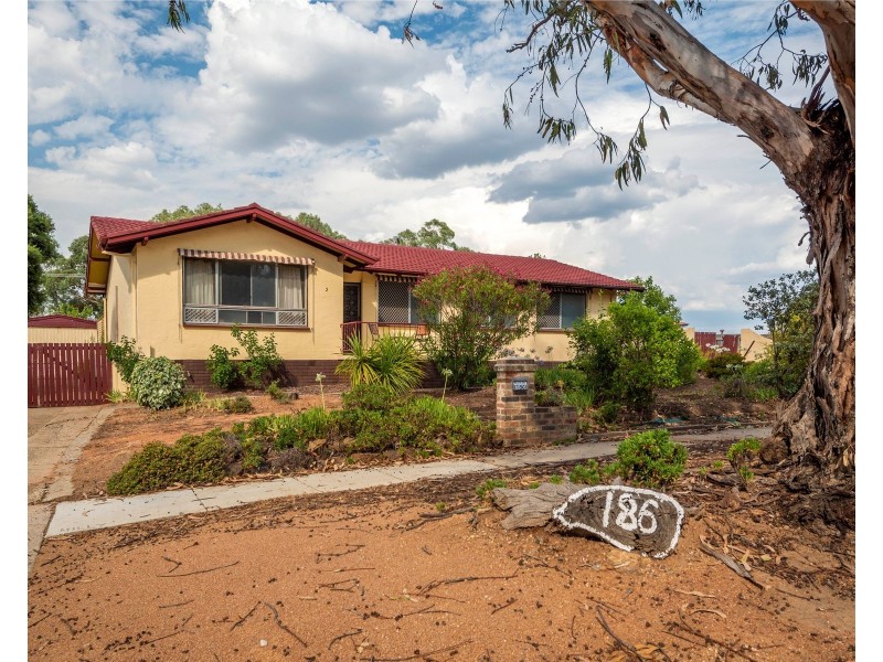 186 Southern Cross Drive, Latham ACT 2615