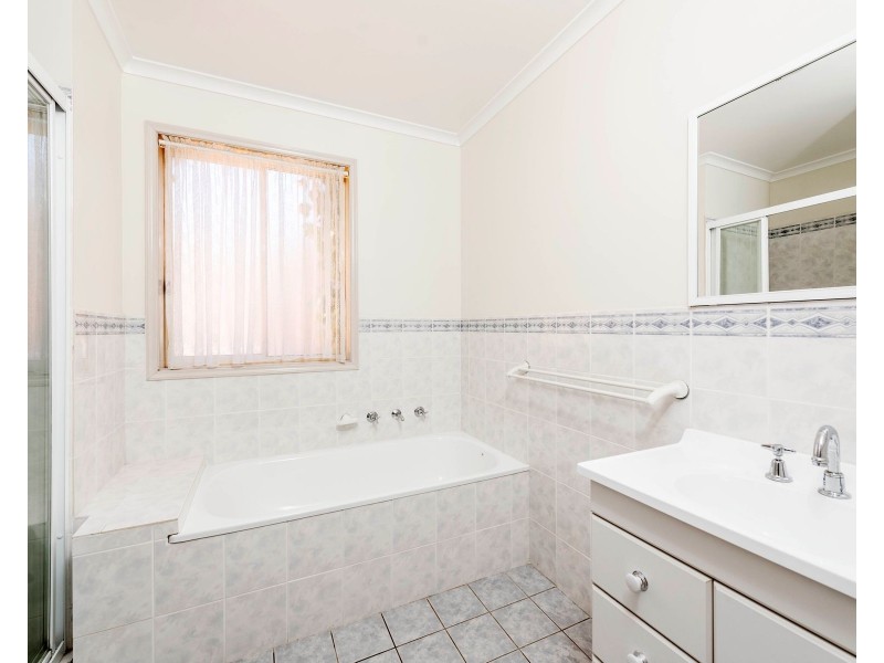 71 Britten-Jones Drive, Holt ACT 2615