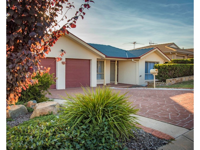 8 Doutney Place, Dunlop ACT 2615