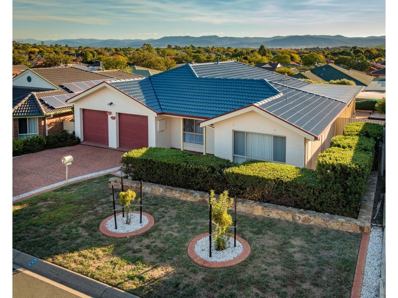 8 Doutney Place, Dunlop ACT 2615