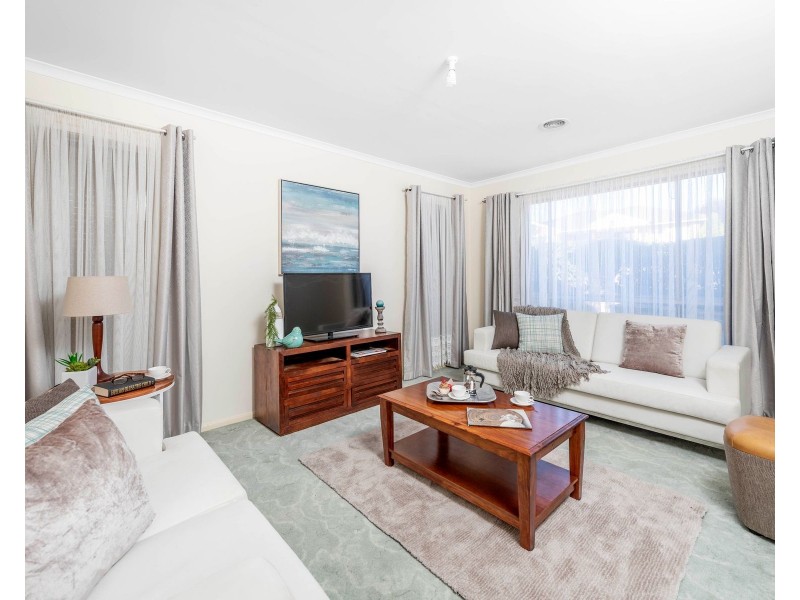 8 Doutney Place, Dunlop ACT 2615