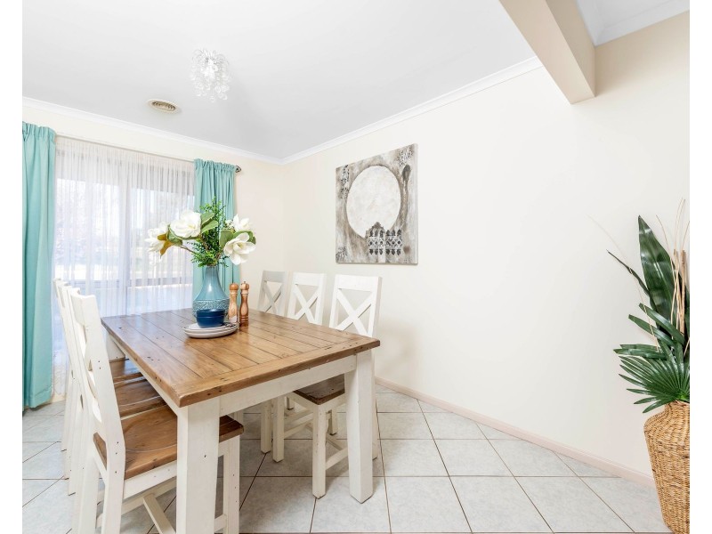 8 Doutney Place, Dunlop ACT 2615