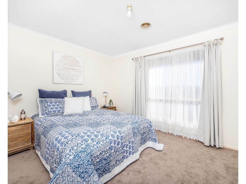 8 Doutney Place, Dunlop ACT 2615