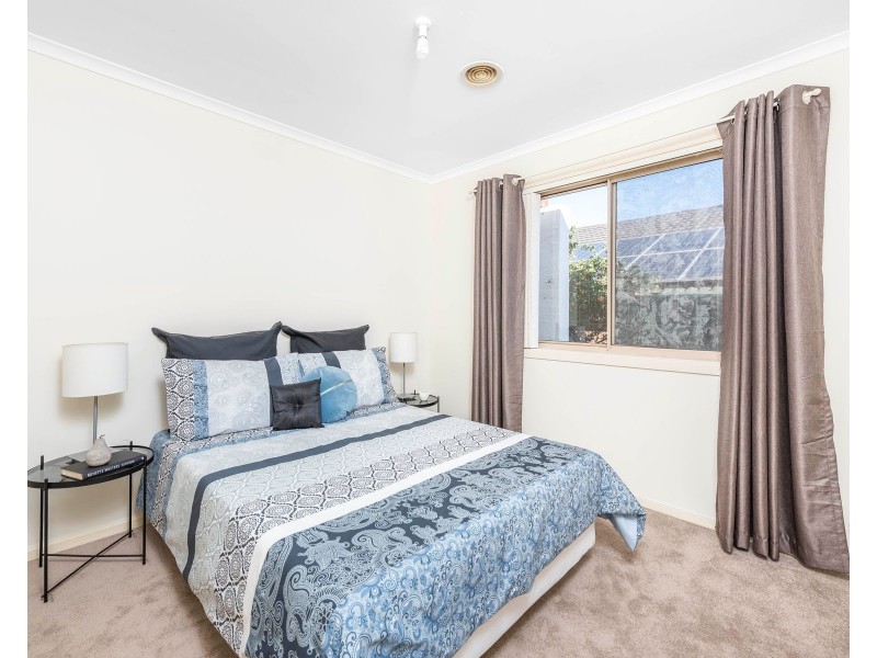 8 Doutney Place, Dunlop ACT 2615