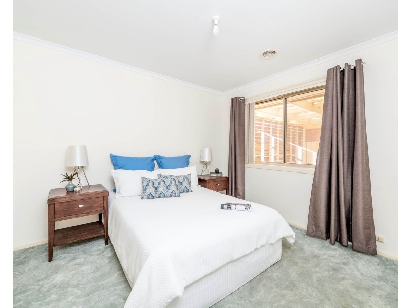 8 Doutney Place, Dunlop ACT 2615