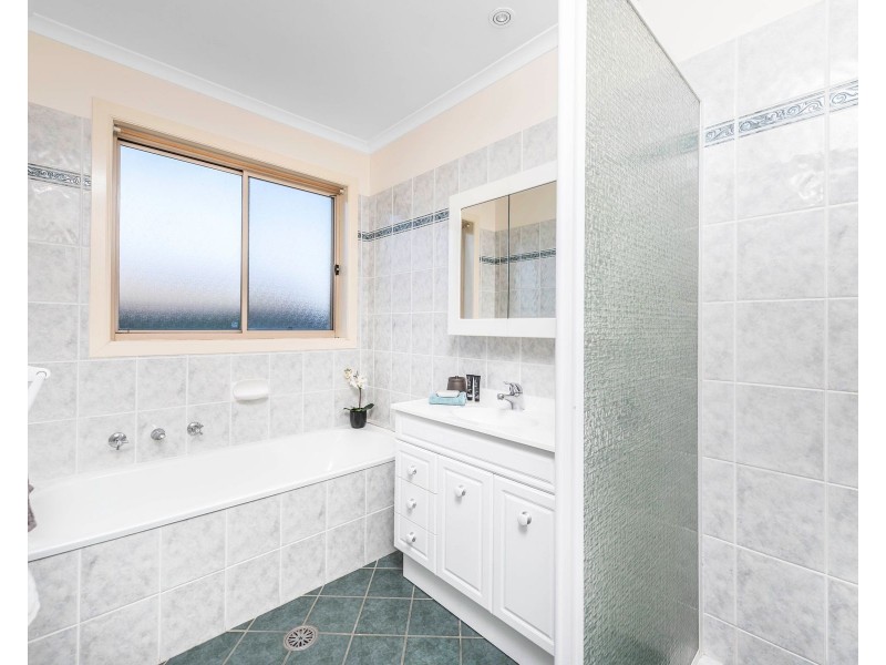 8 Doutney Place, Dunlop ACT 2615