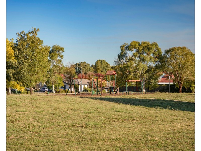 8 Doutney Place, Dunlop ACT 2615