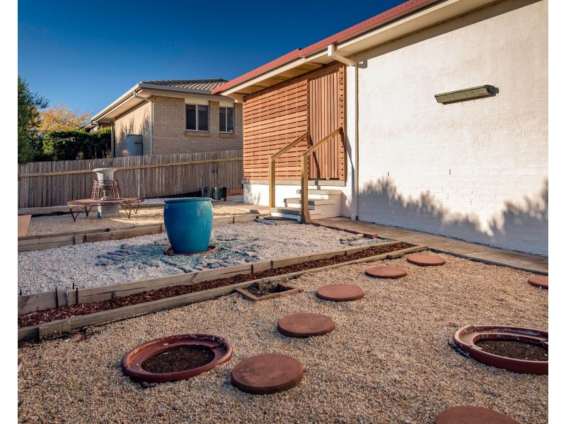 8 Doutney Place, Dunlop ACT 2615