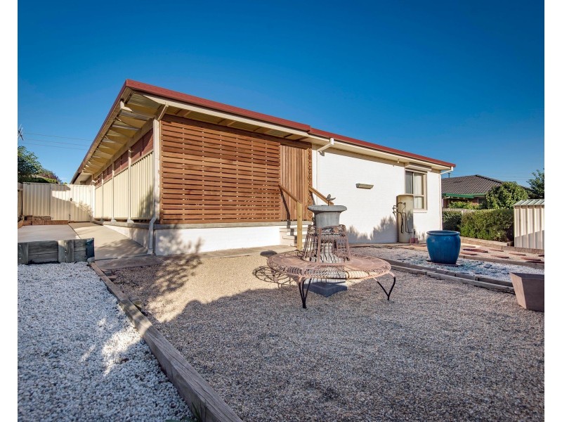 8 Doutney Place, Dunlop ACT 2615