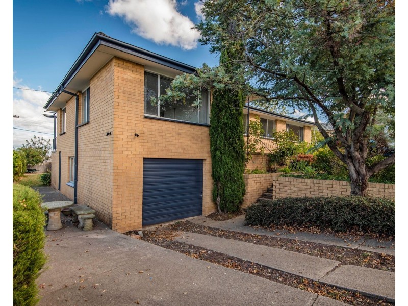 11 Osburn Drive, Macgregor ACT 2615