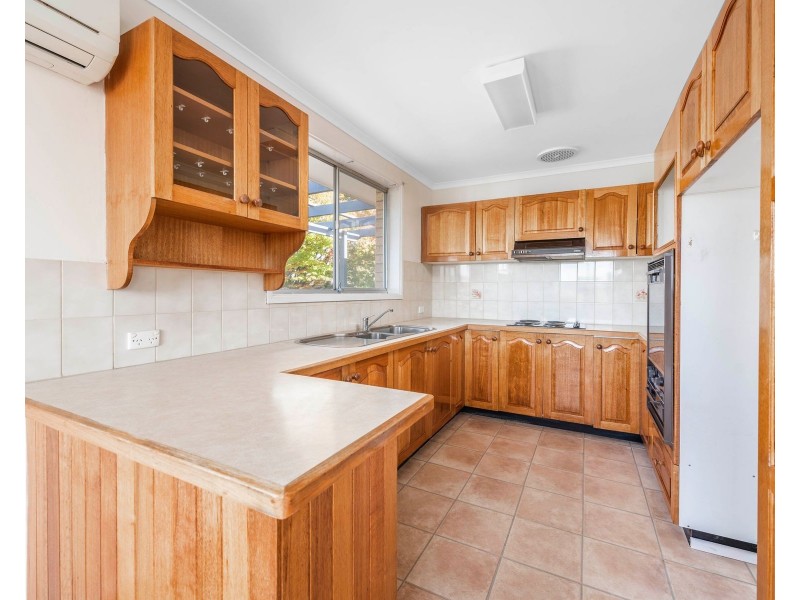 11 Osburn Drive, Macgregor ACT 2615