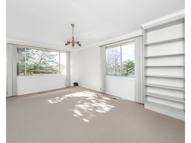 11 Osburn Drive, Macgregor ACT 2615