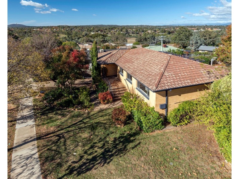 11 Osburn Drive, Macgregor ACT 2615