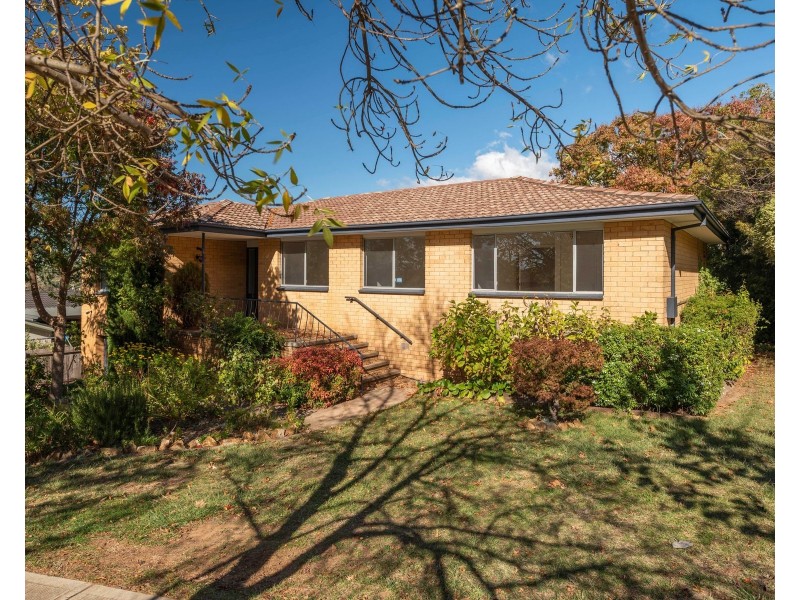 11 Osburn Drive, Macgregor ACT 2615