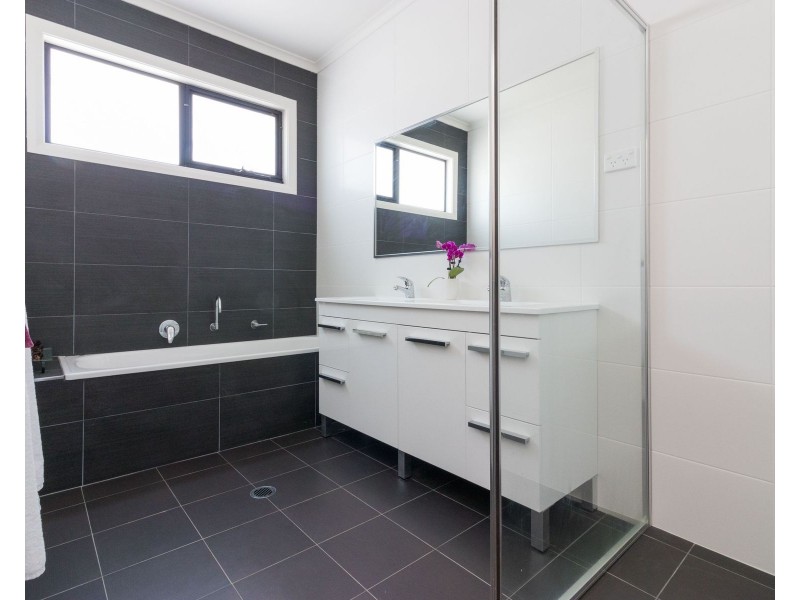 31 James Harrison Street, Dunlop ACT 2615