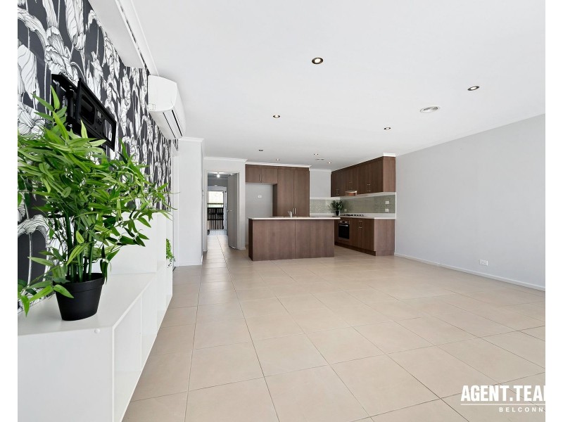 4/12 Maris King Street, Casey ACT 2913