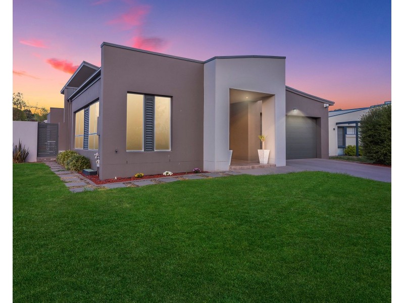 1 Lovely Close, Dunlop ACT 2615