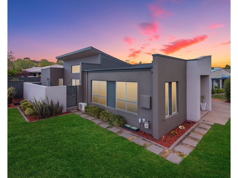 1 Lovely Close, Dunlop ACT 2615