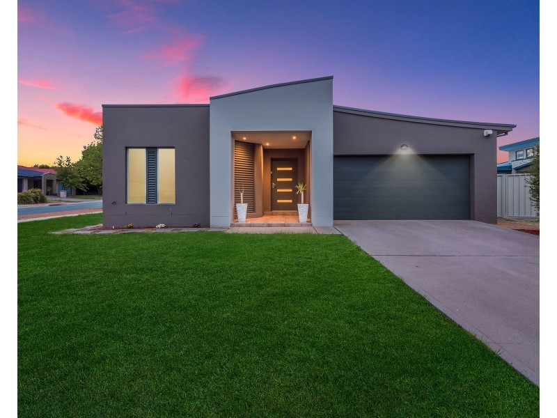 1 Lovely Close, Dunlop ACT 2615