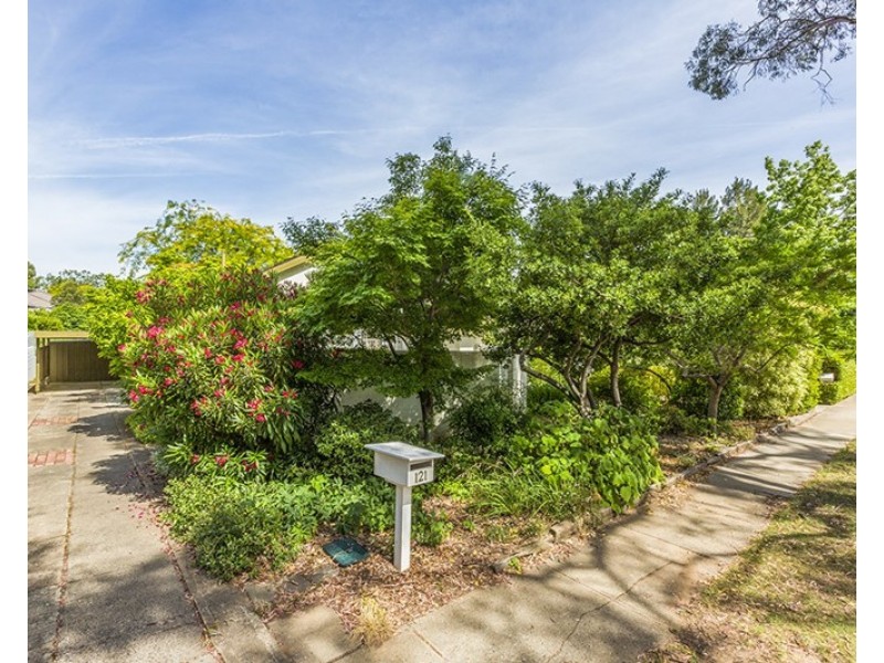 121 Hopetoun Circuit, Yarralumla ACT 2600