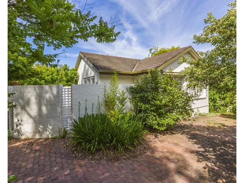 121 Hopetoun Circuit, Yarralumla ACT 2600