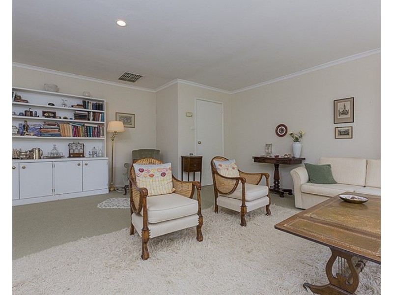 121 Hopetoun Circuit, Yarralumla ACT 2600