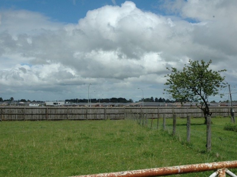 9 Heather Grove, Cranbourne East VIC 3977