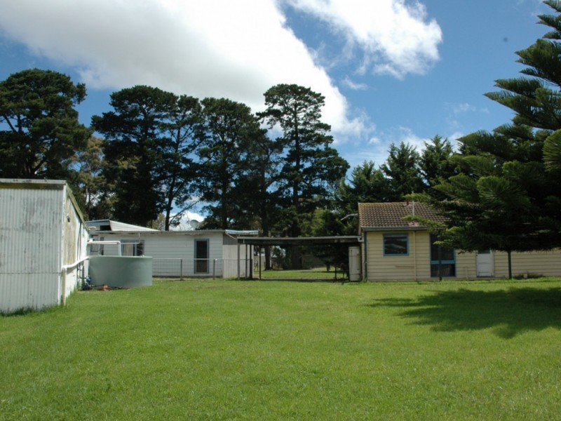 9 Heather Grove, Cranbourne East VIC 3977