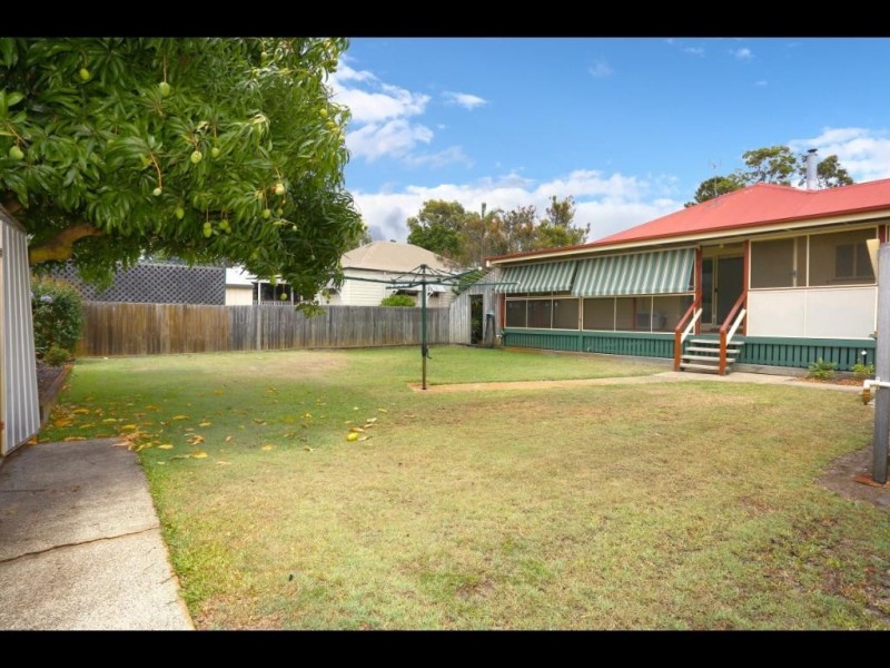 24 Crescent Avenue, Hope Island QLD 4212