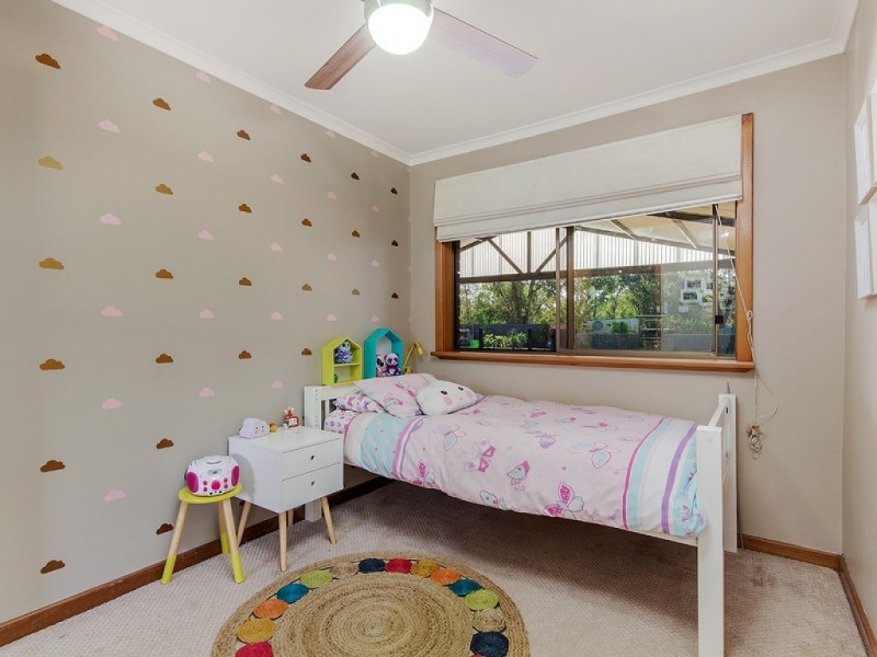 33 Greenwood Way, Barragup WA 6209