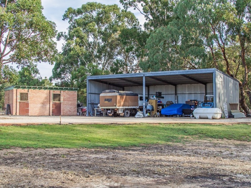 33 Greenwood Way, Barragup WA 6209