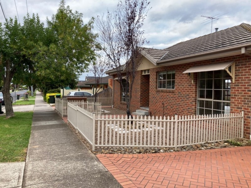 1/157 Deakin St, Essendon VIC 3040