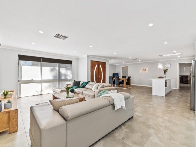 8 Mayo Court, Parkwood WA 6147