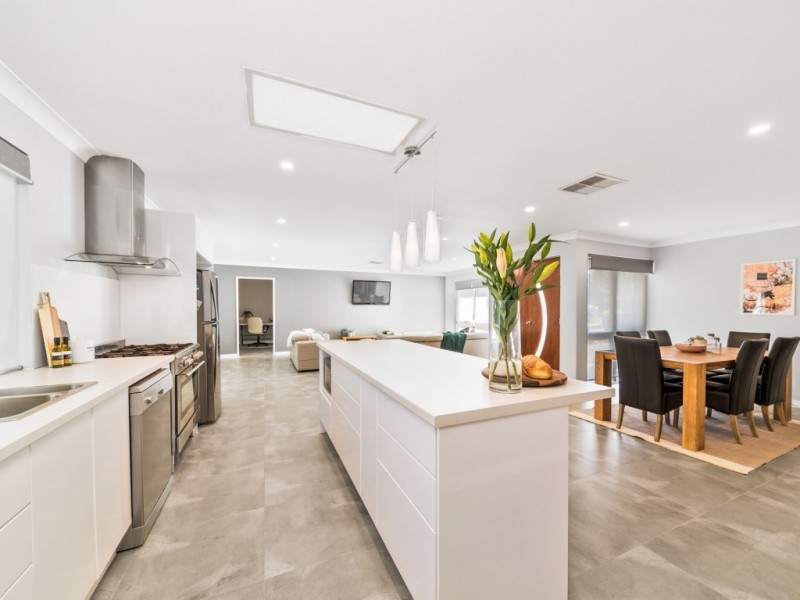 8 Mayo Court, Parkwood WA 6147