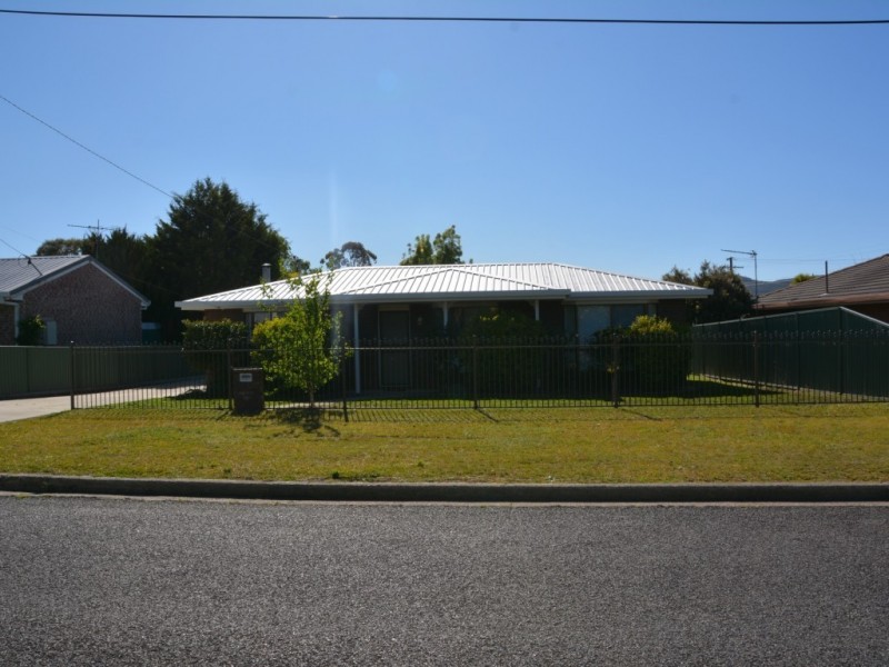 15 Recreation Crescent, Stanthorpe QLD 4380