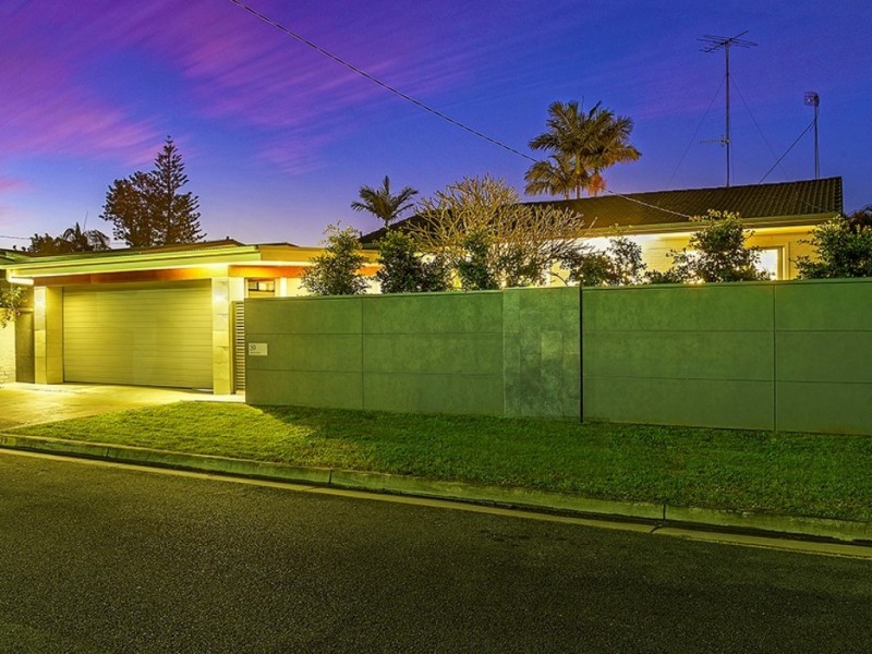 39 Kalimna Drive, Broadbeach Waters QLD 4218