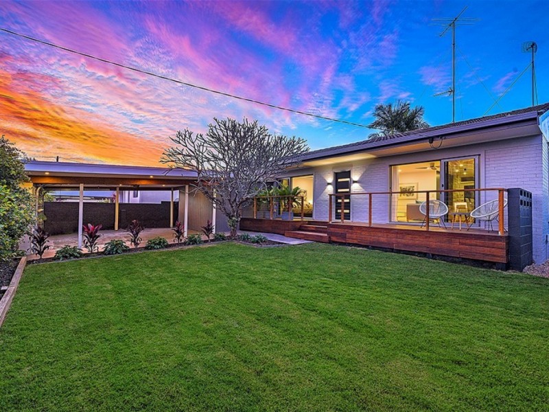 39 Kalimna Drive, Broadbeach Waters QLD 4218