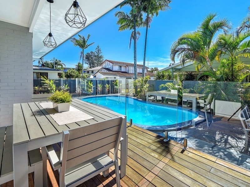 39 Kalimna Drive, Broadbeach Waters QLD 4218