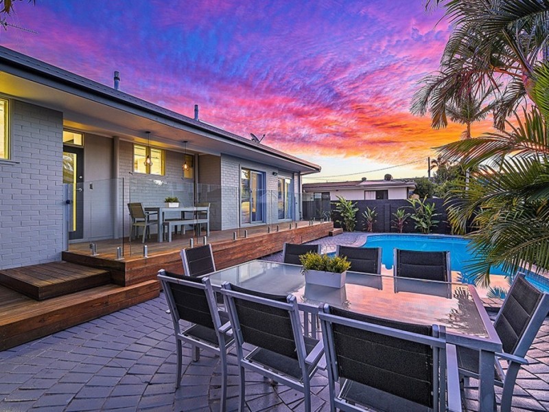 39 Kalimna Drive, Broadbeach Waters QLD 4218