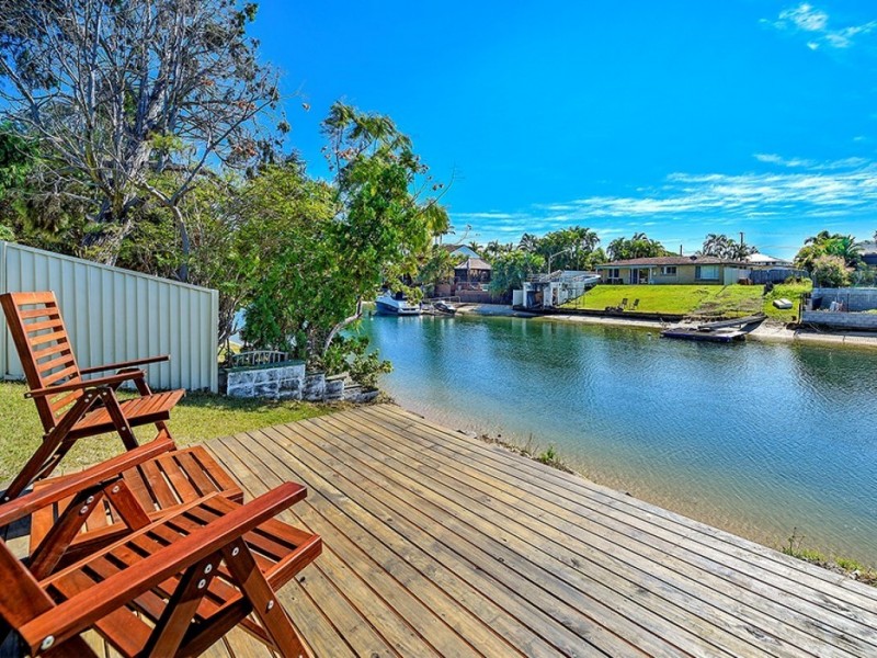 39 Kalimna Drive, Broadbeach Waters QLD 4218