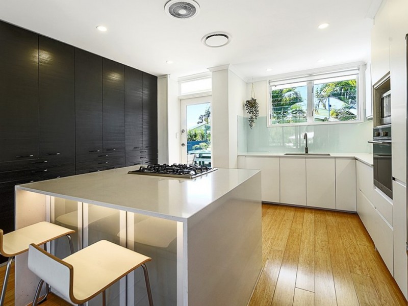 39 Kalimna Drive, Broadbeach Waters QLD 4218