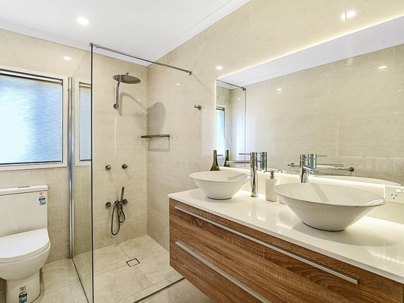 39 Kalimna Drive, Broadbeach Waters QLD 4218