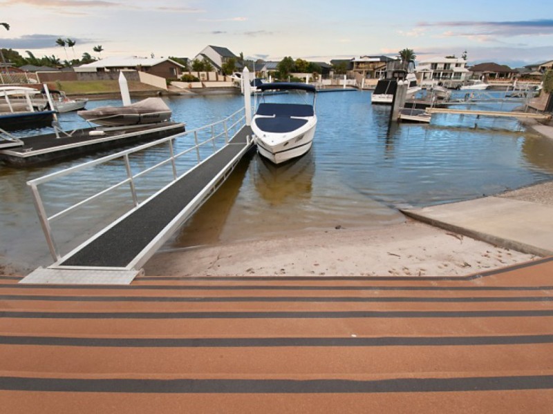 7 Wau Avenue, Runaway Bay QLD 4216