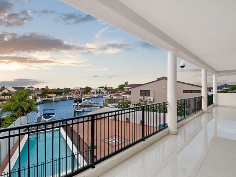 7 Wau Avenue, Runaway Bay QLD 4216