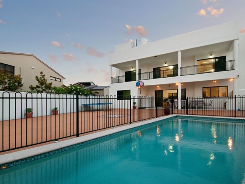 7 Wau Avenue, Runaway Bay QLD 4216