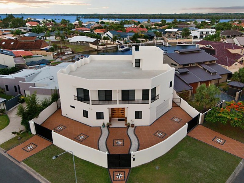 7 Wau Avenue, Runaway Bay QLD 4216